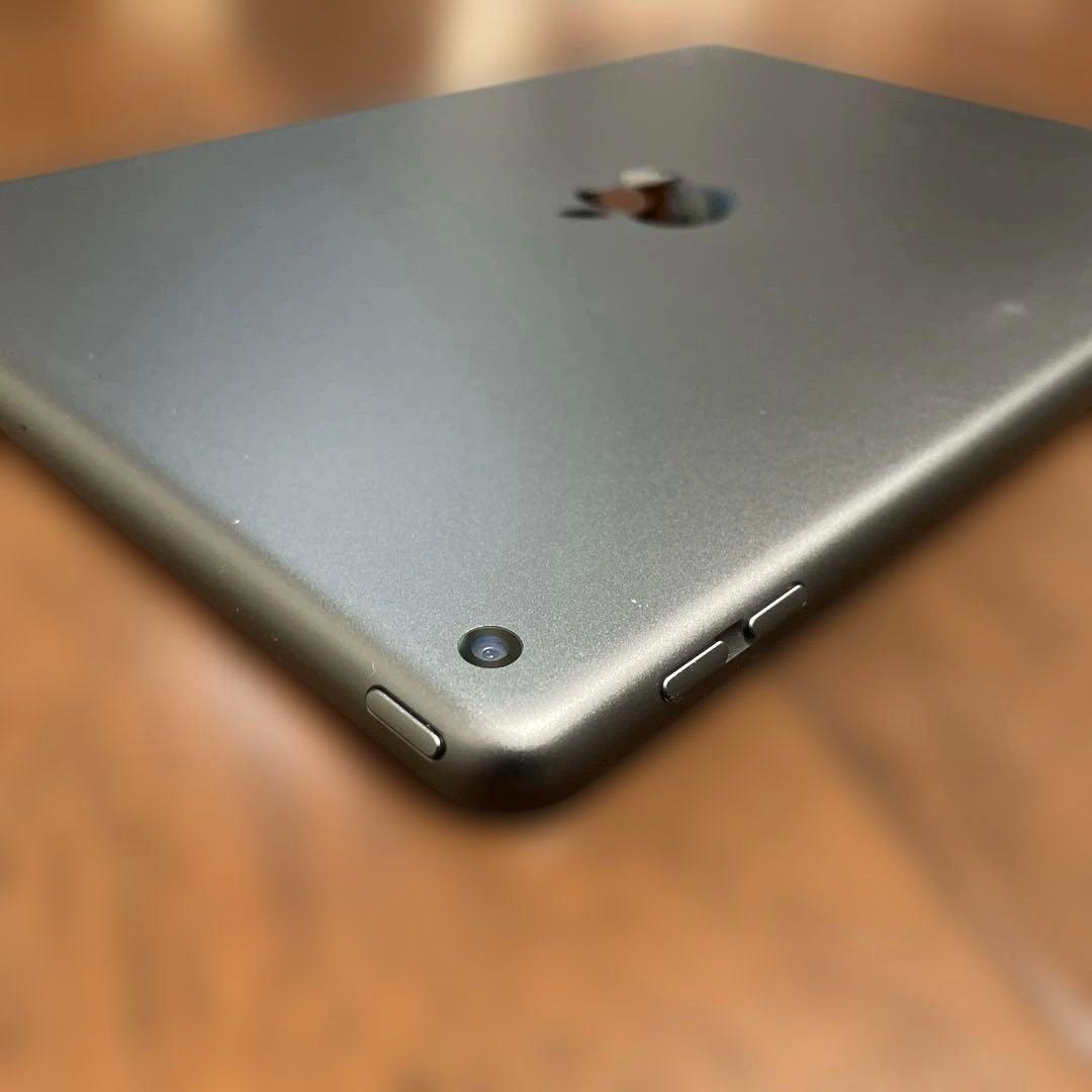 iPad第８世代128GWifi 98% slimfolio iK1055BK