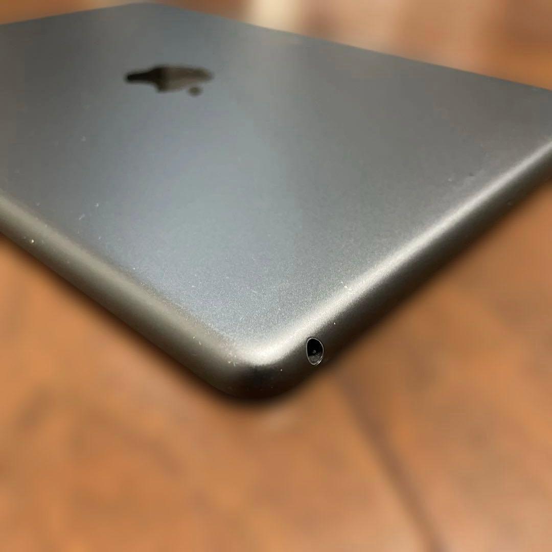 iPad第８世代128GWifi 98% slimfolio iK1055BK