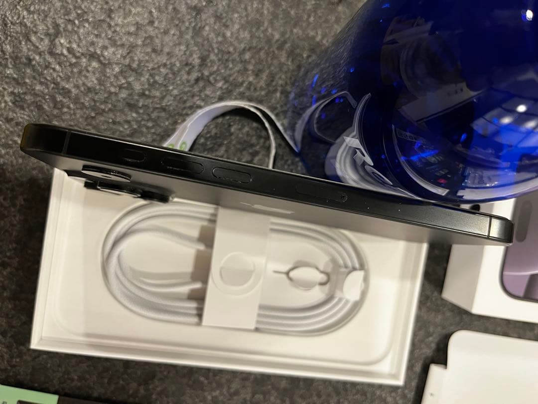 Apple iPhone 16 Pro Max ブラックチタニウム本体 +おまけ