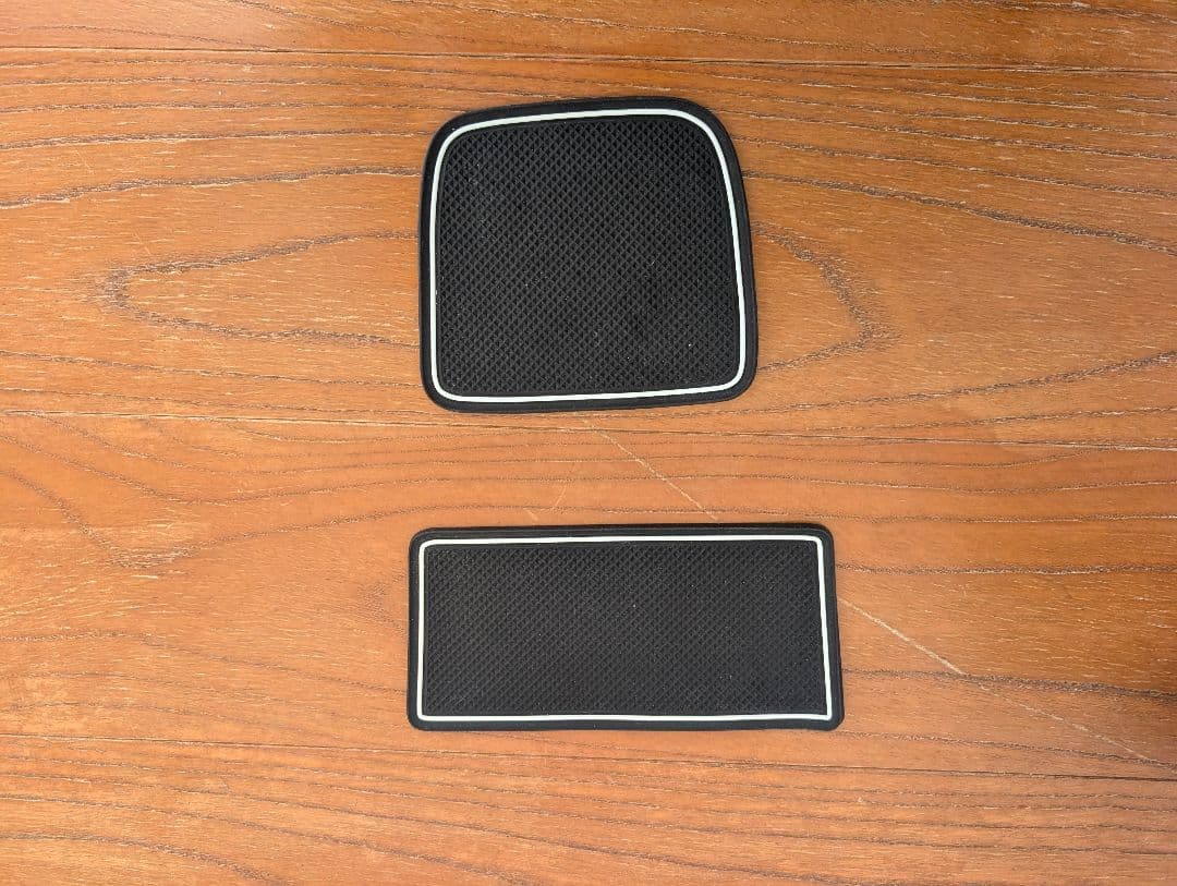 【ヤリスクロス】 コンソールボックス、ラバー、フロアマット、カップホルダー4 点