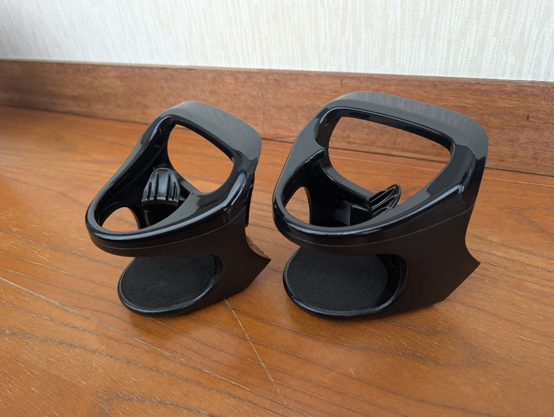 【ヤリスクロス】 コンソールボックス、ラバー、フロアマット、カップホルダー4 点