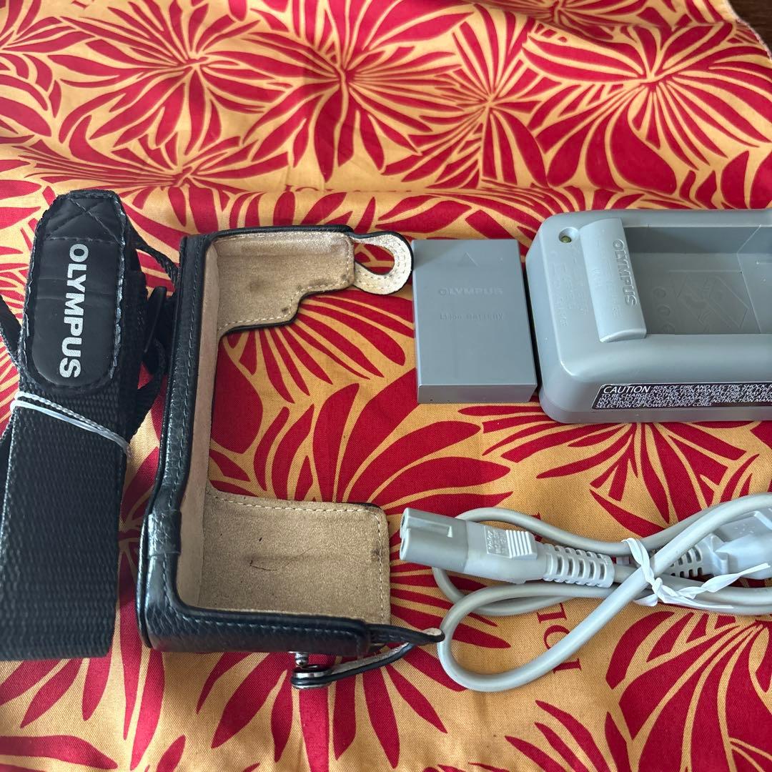 OLIMPUS OMD-EM10ズームレンズ３本 ほか、