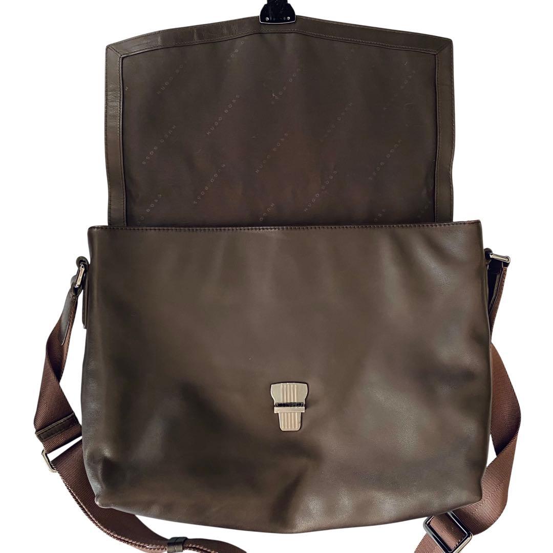 HUGO BOSS ヒューゴボス 美品 レザー メッセンジャーバッグ A4収納