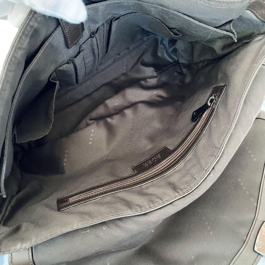 HUGO BOSS ヒューゴボス 美品 レザー メッセンジャーバッグ A4収納