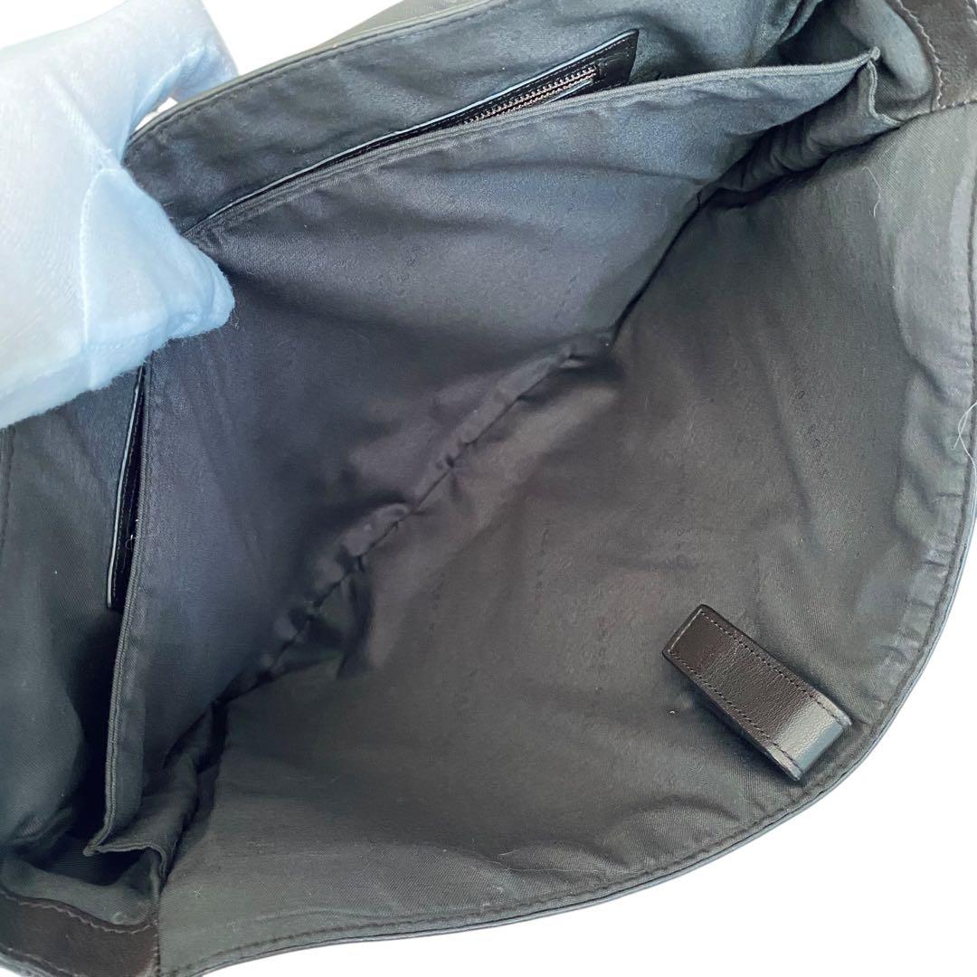 HUGO BOSS ヒューゴボス 美品 レザー メッセンジャーバッグ A4収納