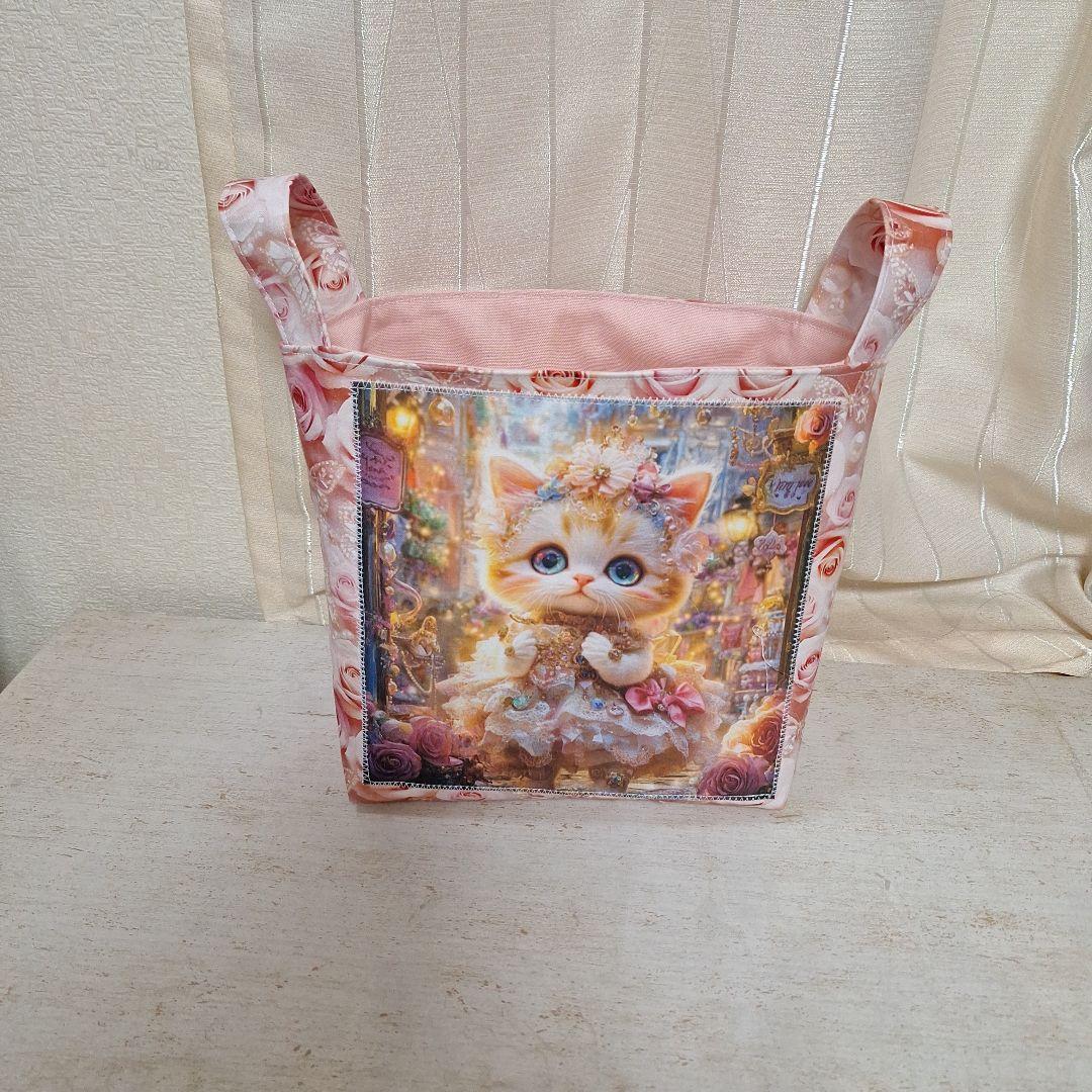 激レアねこと女の子パネル生地　ハンドメイド　まちなしバッグ　布バスケット