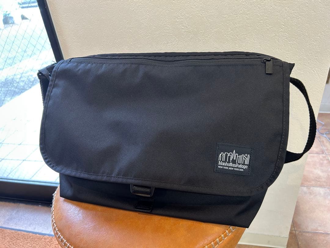 バッグ manhattan portageBLACK MESSENGER BAG (S)