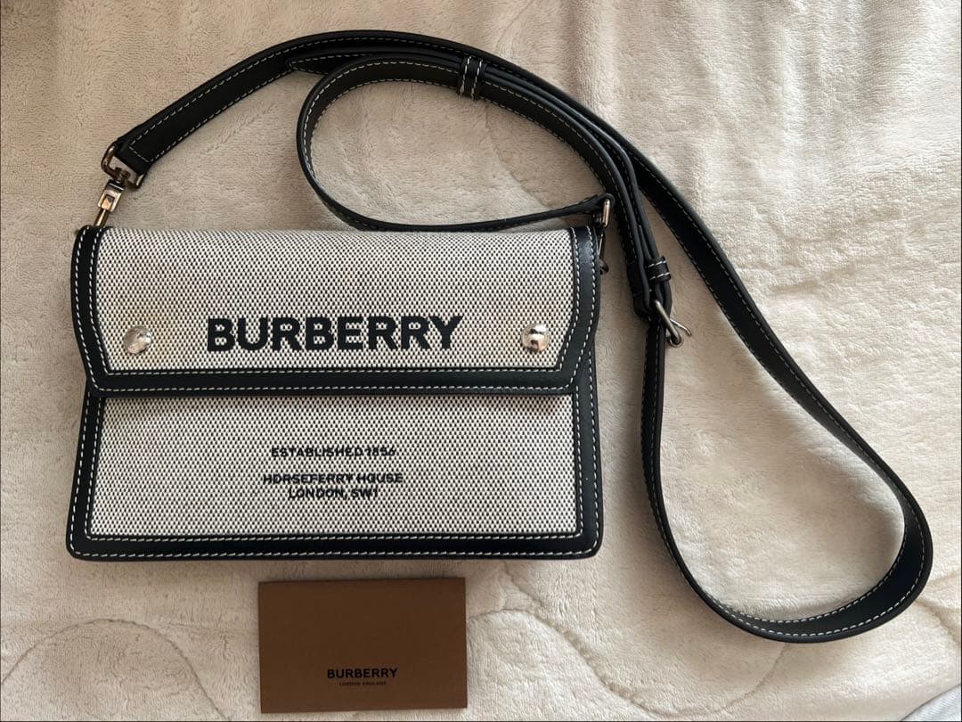 BURBERRY HORSEFERRY HOUSE ホワイトブラック