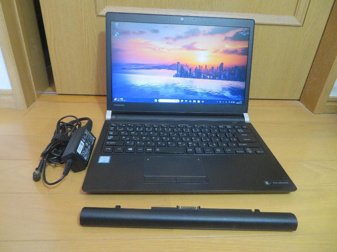 P271★東芝 dynabook R73/D/ i5 6200U /電池2本付き