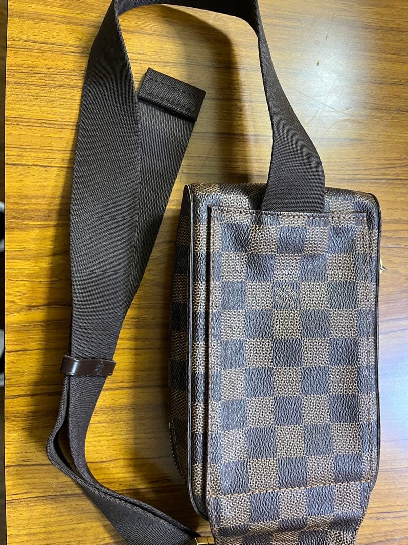 ダミエパターン ボディバッグ ブラウン