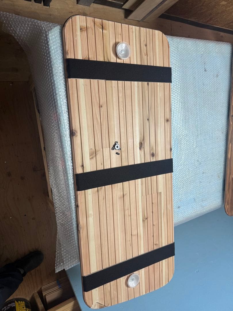 かっちゃん様　オーダー品　ハイエース窓埋めパネル　吸盤仕様