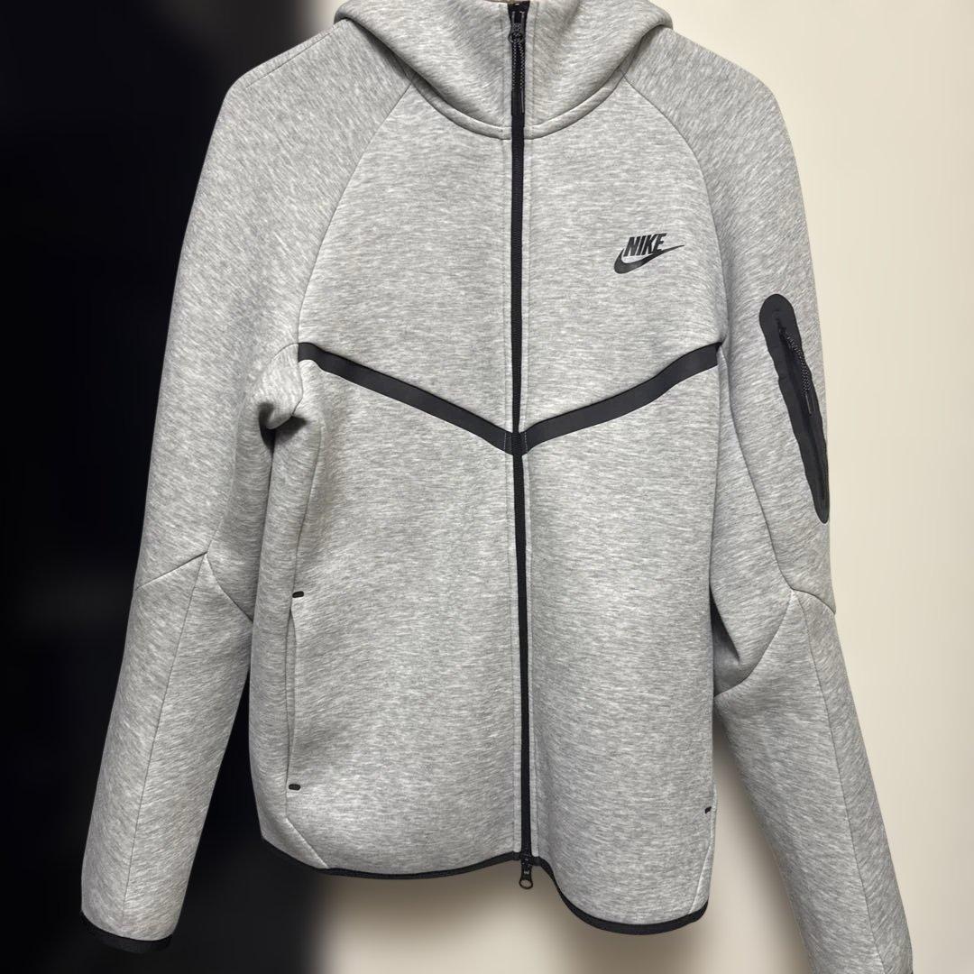 NIKEテックフリース　グレー