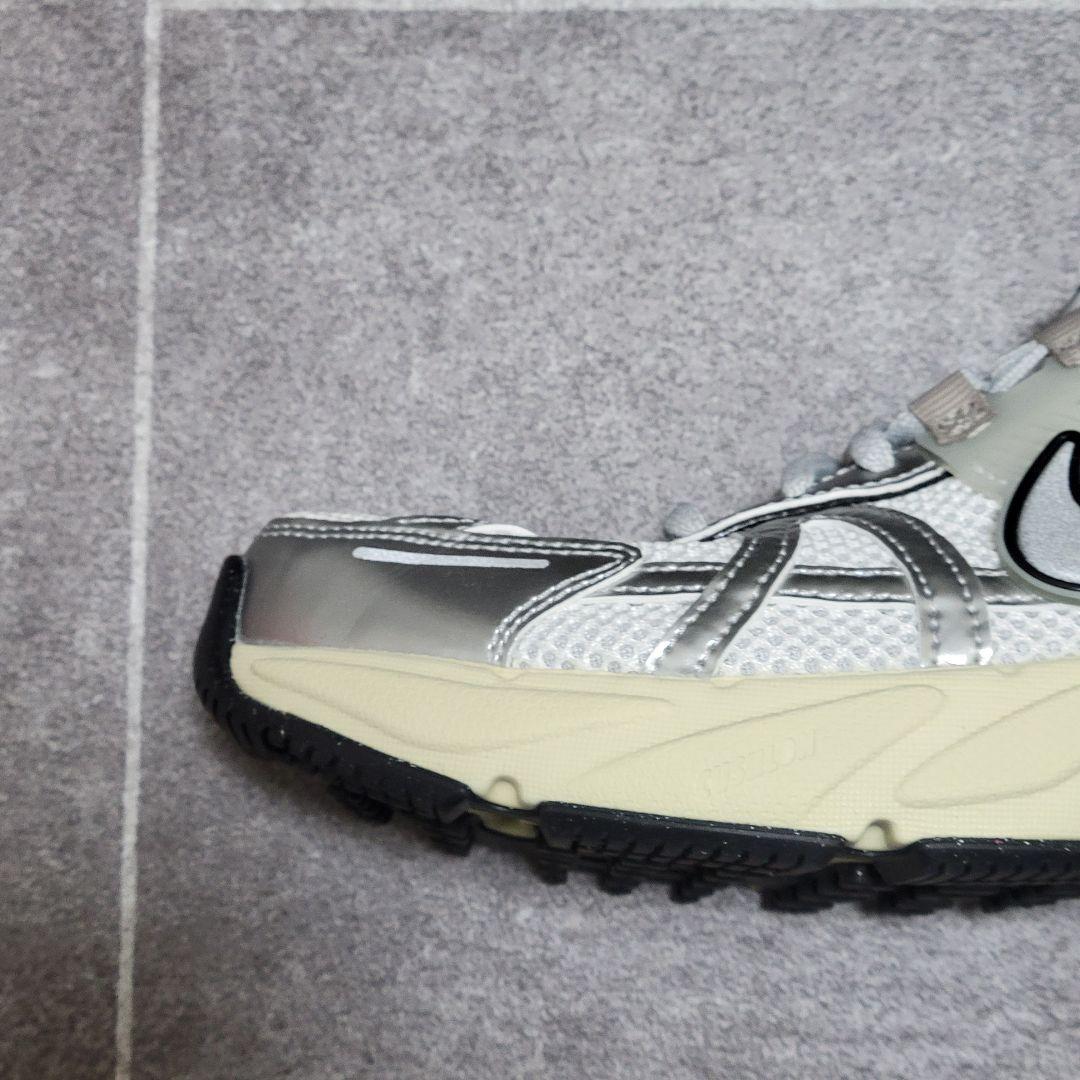 ★Lena様 ナイキ V2K RUN 1.7万 スニーカー シルバー