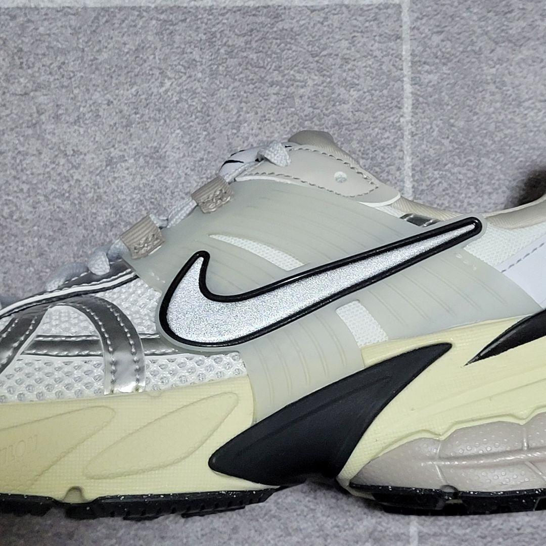 ★Lena様 ナイキ V2K RUN 1.7万 スニーカー シルバー