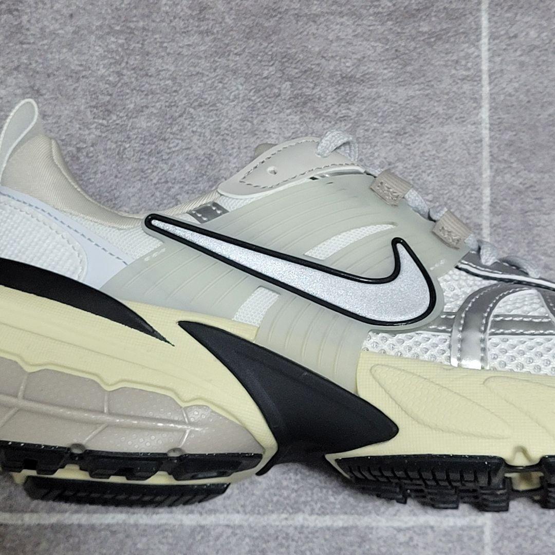 ★Lena様 ナイキ V2K RUN 1.7万 スニーカー シルバー