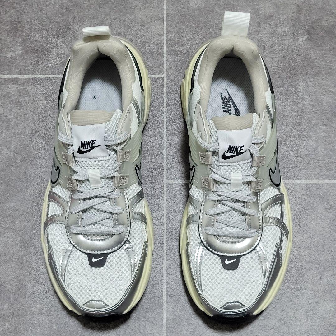 ★Lena様 ナイキ V2K RUN 1.7万 スニーカー シルバー