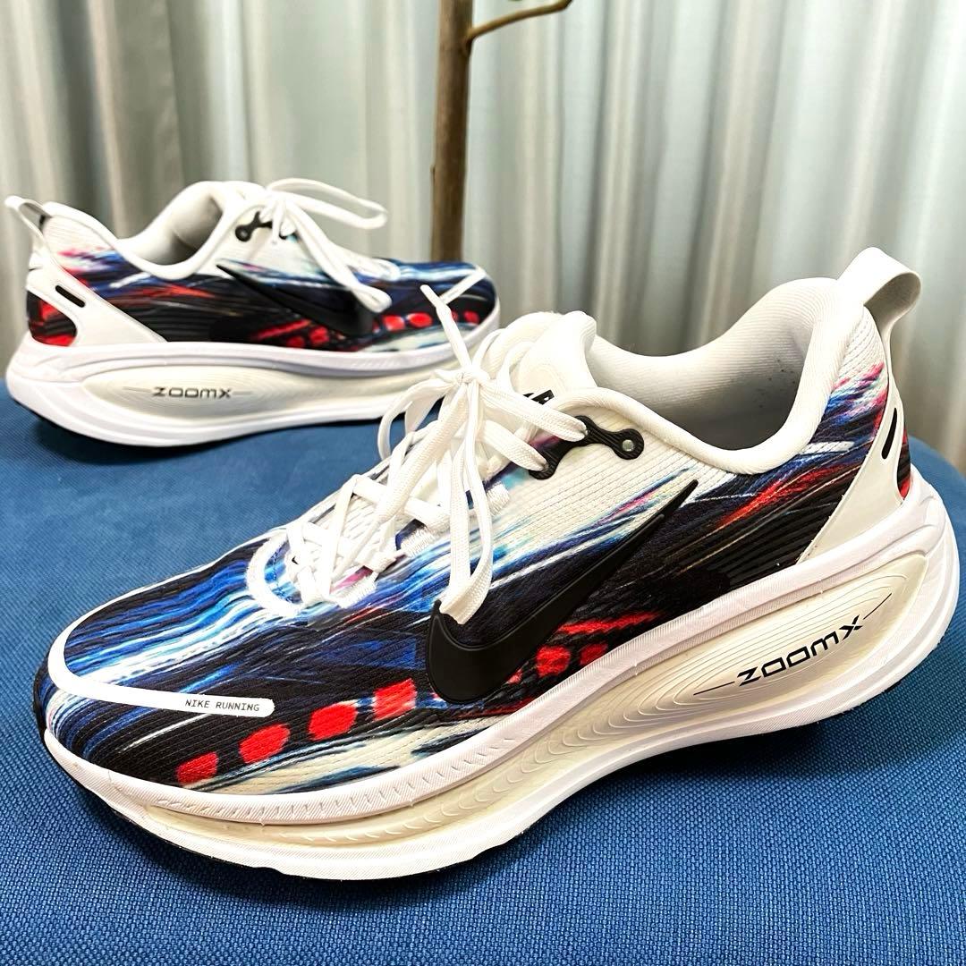 NIKE VOMERO 18 ナイキ ボメロ18 ホワイト ブルー レッド