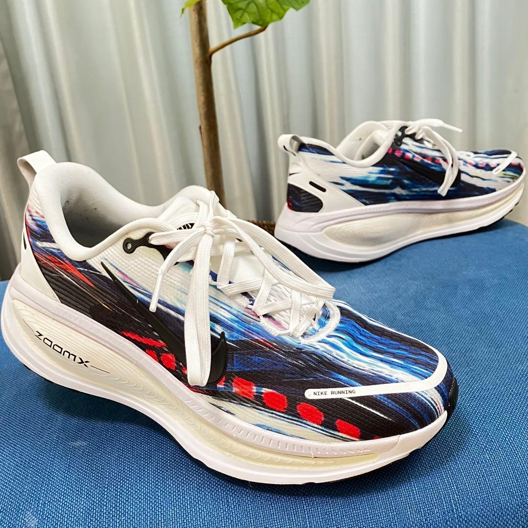 NIKE VOMERO 18 ナイキ ボメロ18 ホワイト ブルー レッド