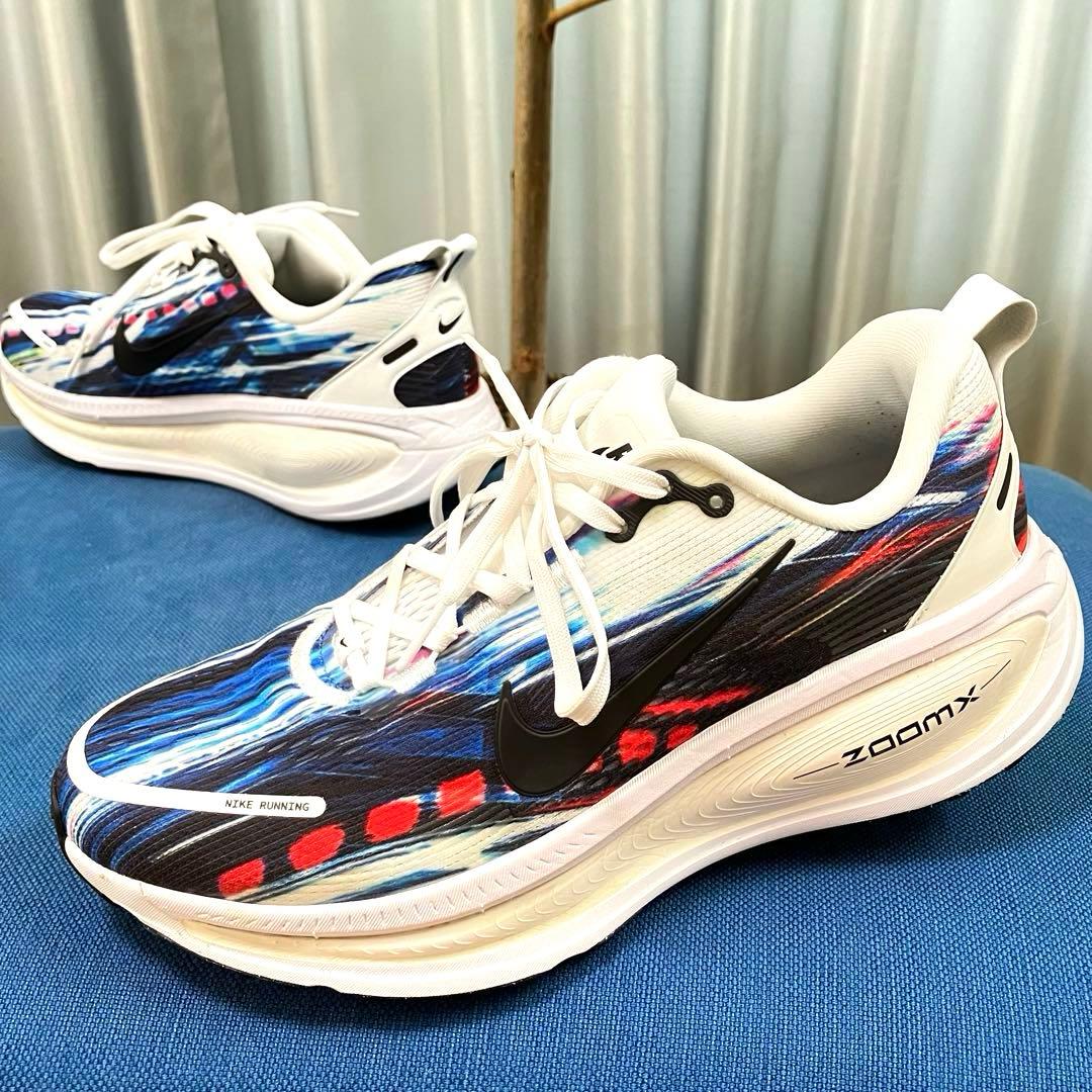 NIKE VOMERO 18 ナイキ ボメロ18 ホワイト ブルー レッド