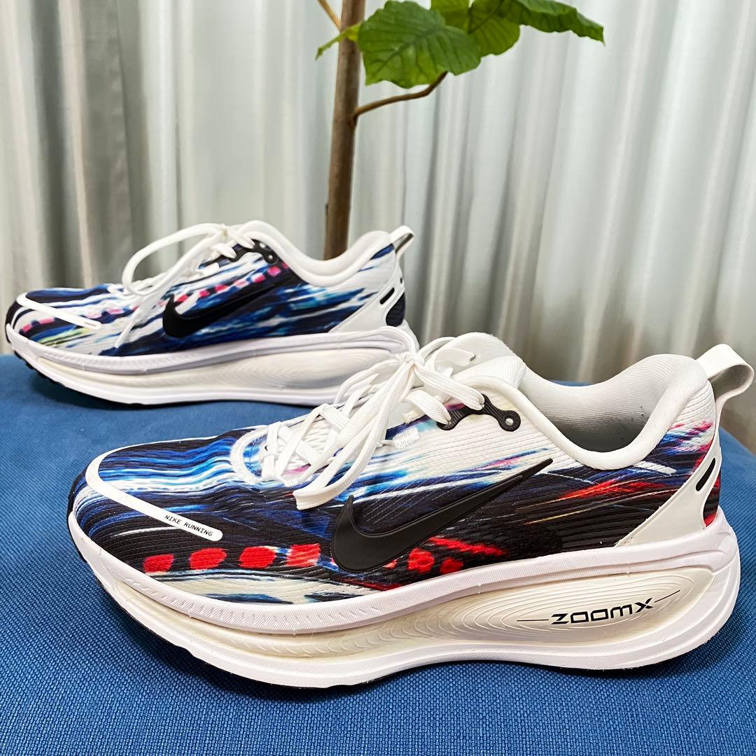 NIKE VOMERO 18 ナイキ ボメロ18 ホワイト ブルー レッド