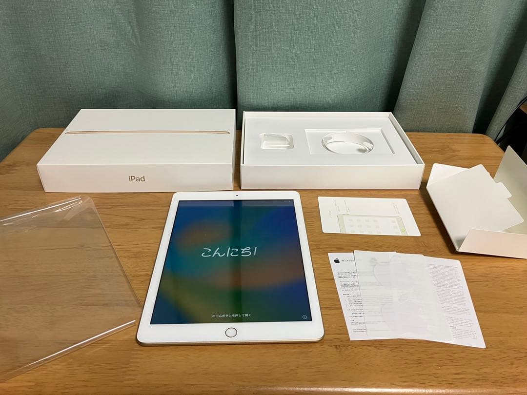 【美品】第5世代　iPad ゴールド　Wi-Fi 32GB シート　シール付き