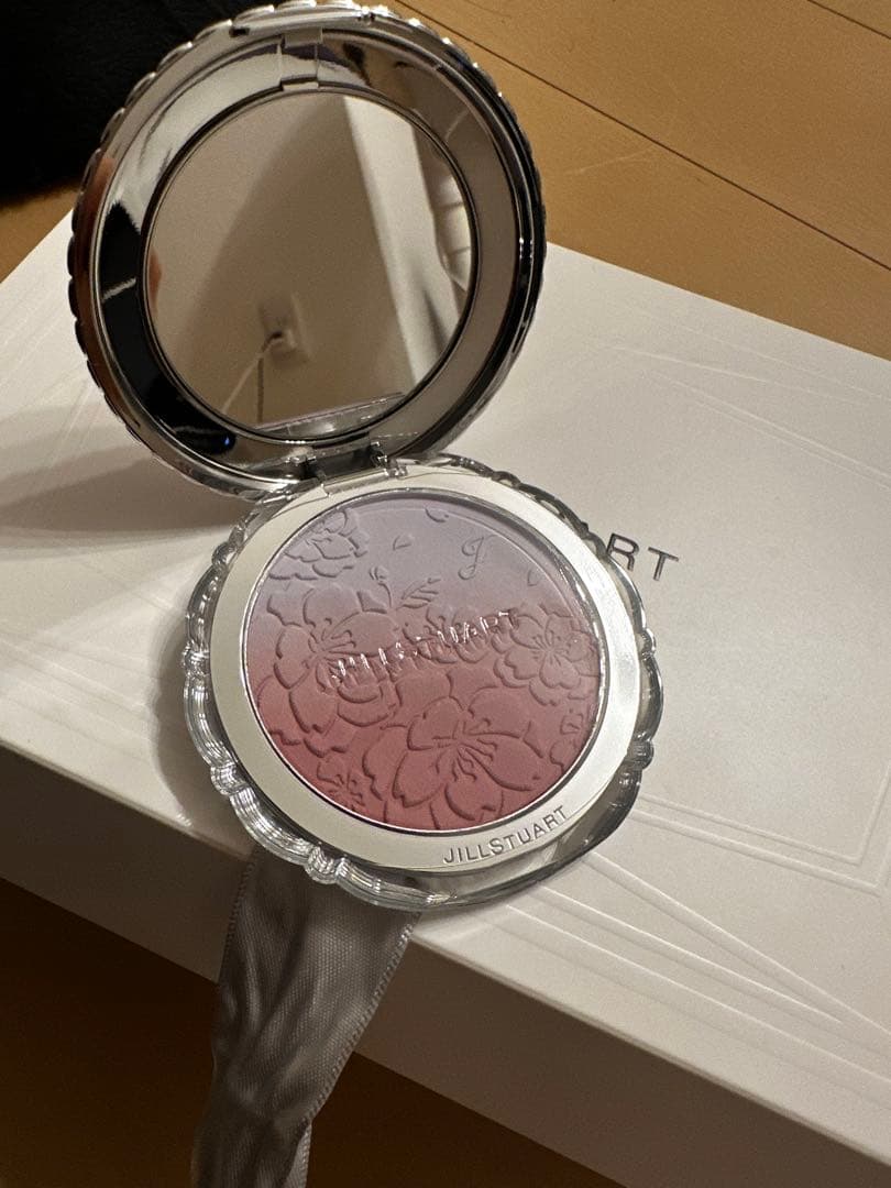 JILLSTUART サクラブーケ アイシャドウ、チーク　ギフトボックス付き