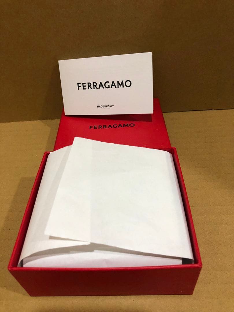 【新品】イタリア製FERRAGAMO ブラック ケース　財布