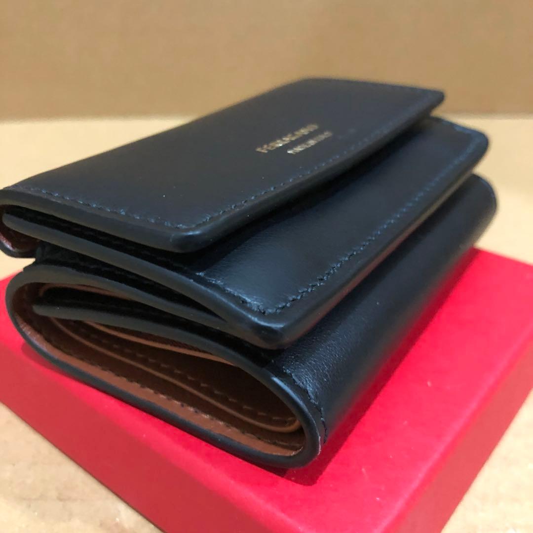 【新品】イタリア製FERRAGAMO ブラック ケース　財布