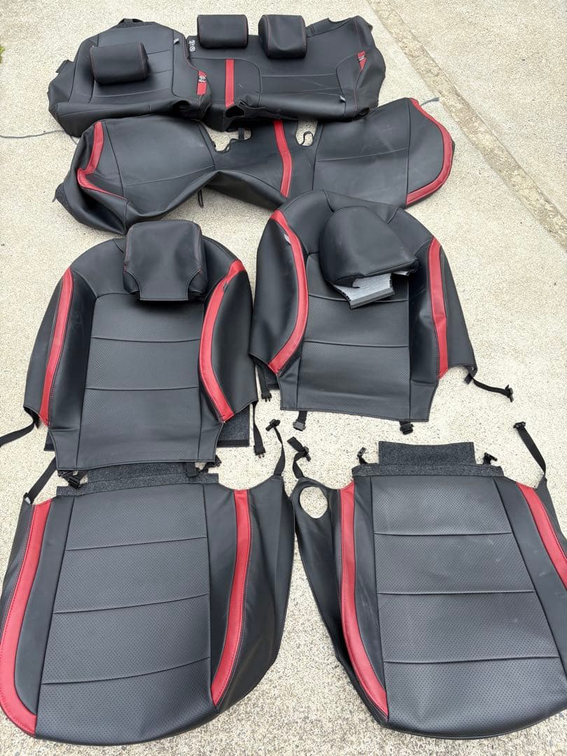 トヨタ　ライズ　純正シートカバー