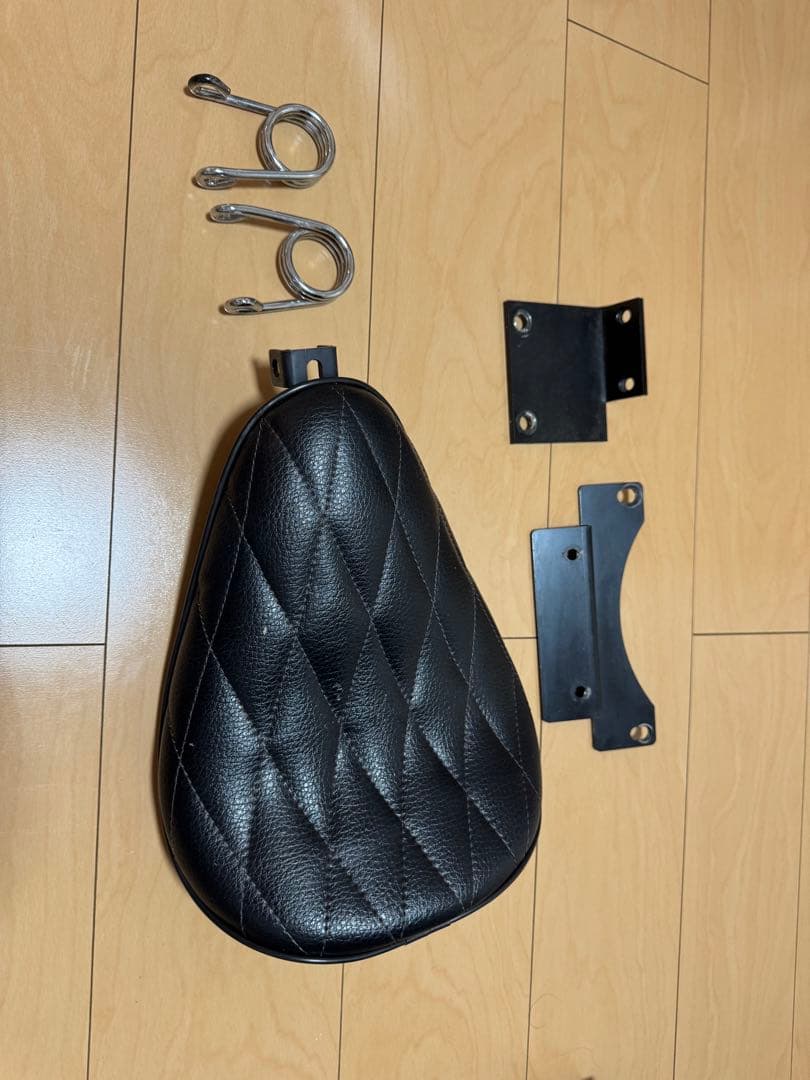 ガレージT &F製 シャドウ400用バイクソロシート(ダイヤ)ブラック