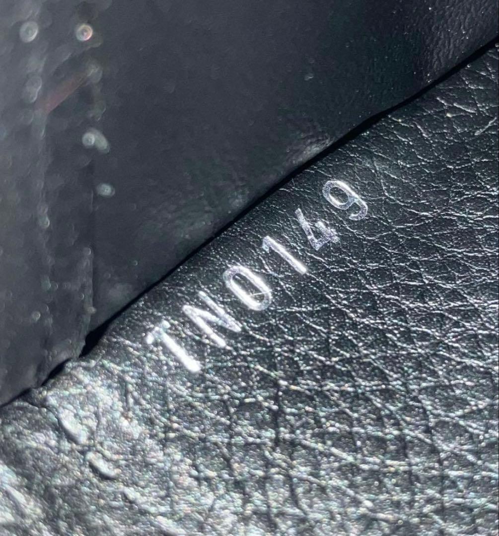 ルイ・ヴィトン マヒナ ジッピーウォレット 長財布