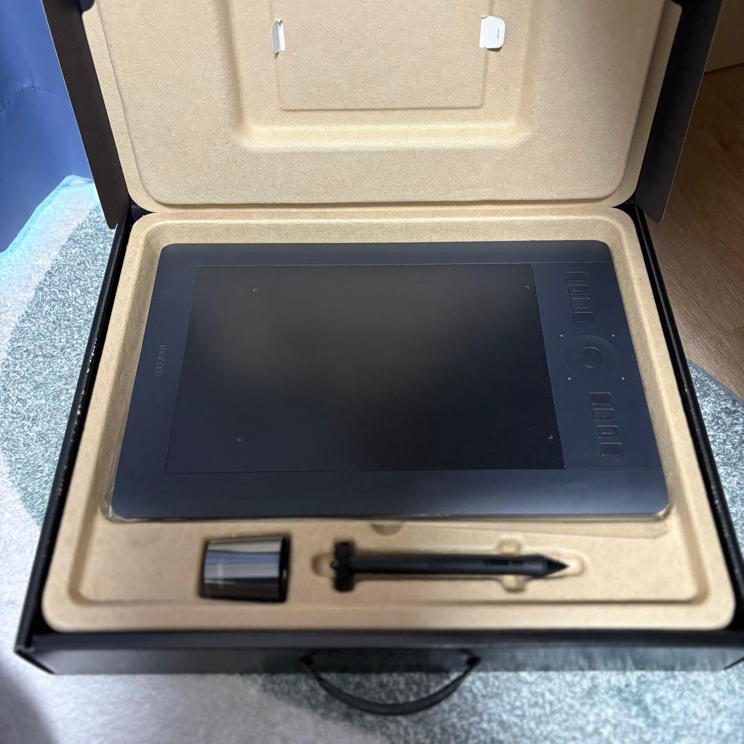 WACOM Intuos pro ペンタブレット ミディアムPTH-651/K1