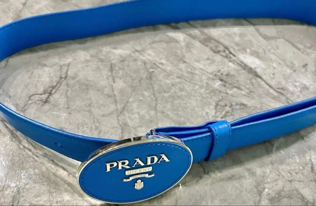 美品PRADA 青 レザー ベルト オーバルバックル
