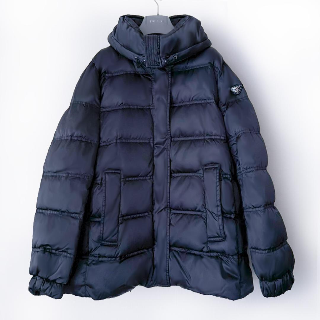 m*u様 PRADA プラダのダウンコート　三角ロゴ　ネイビー