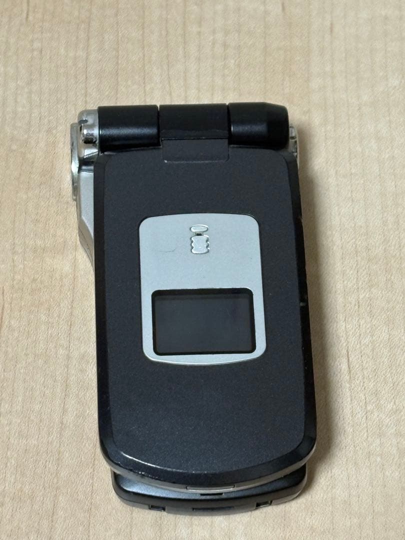 【激レア】ドコモ P900iV クラウドブラック FF7 アドベントチルドレン