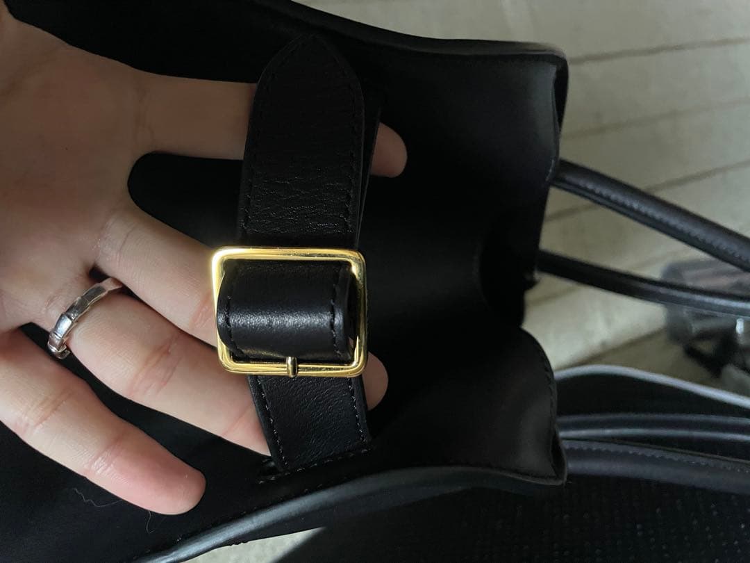 THE ROW Margaux 15 サドルレザー