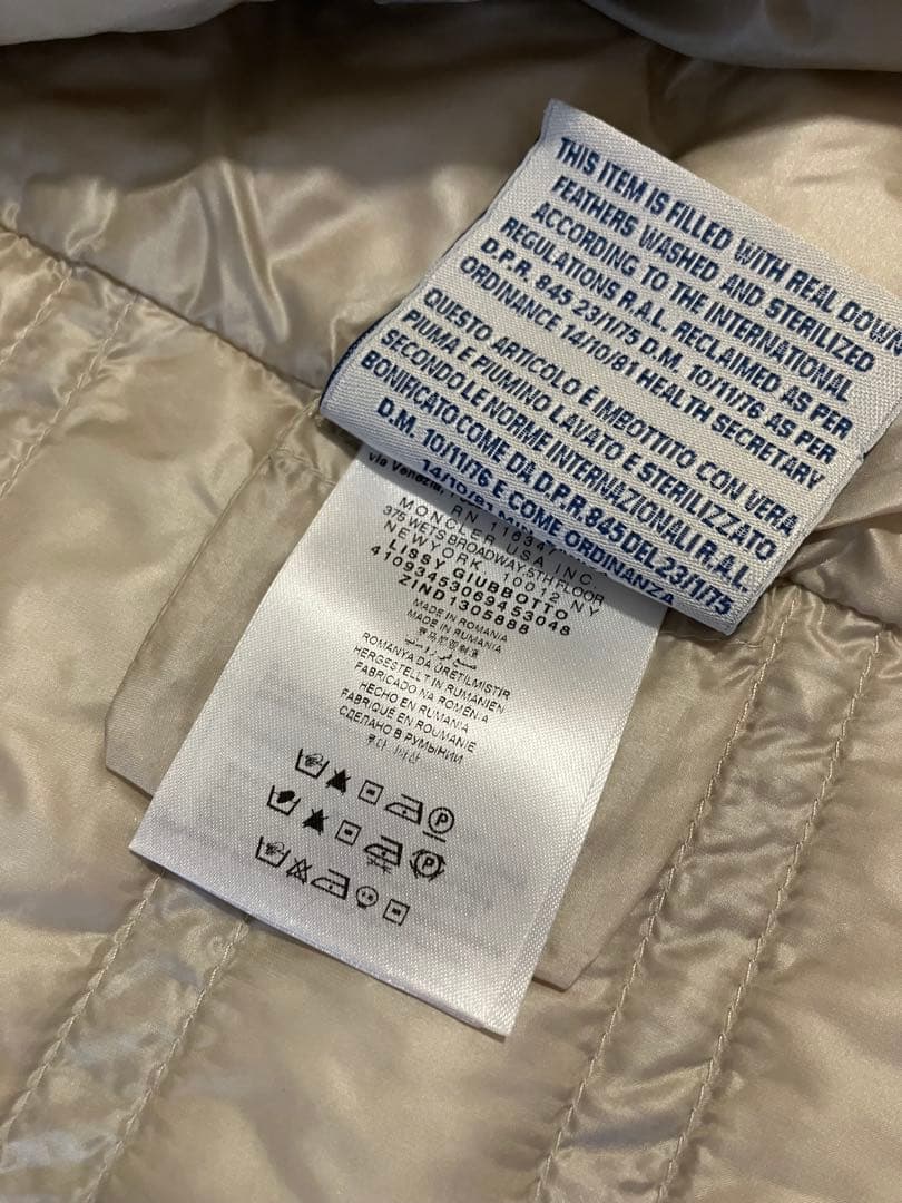 Moncler モンクレール　フリルギャザーノーカラーライトダウンジャケット