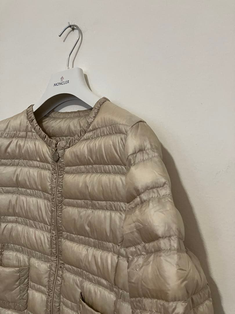 Moncler モンクレール　フリルギャザーノーカラーライトダウンジャケット