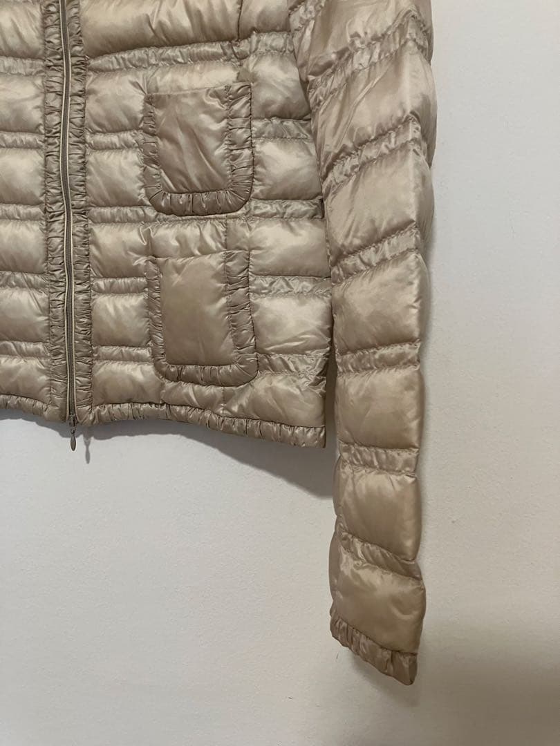 Moncler モンクレール　フリルギャザーノーカラーライトダウンジャケット