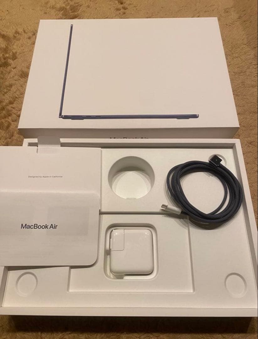 MacBook Air 13インチ M2 16GB 256GB