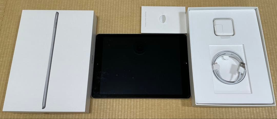 iPad 第5世代 Wi-Fiモデル 32GB 充電器付き　MP2F2J/A