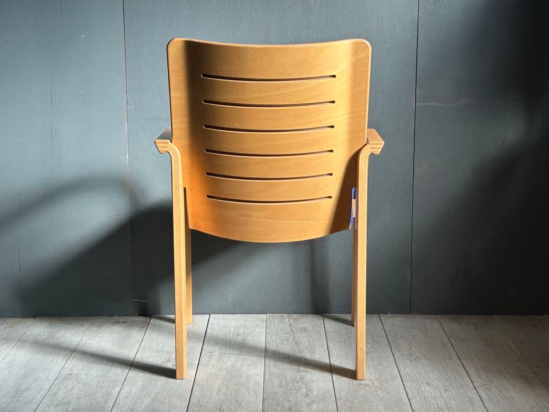 ① マグヌスオルセン　デンマーク　MAGNUS OLESEN アームチェア　GG