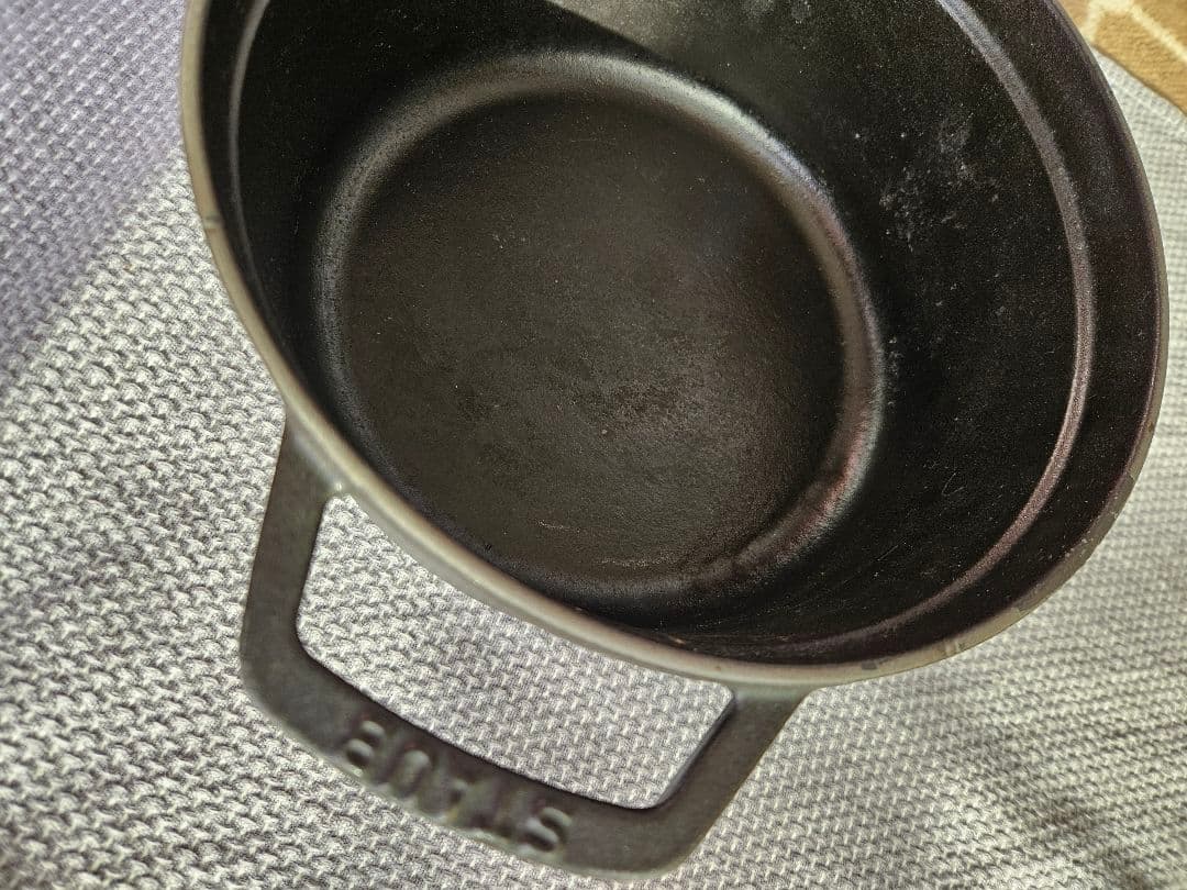 STAUB 鋳鉄製 22cm ココット黒