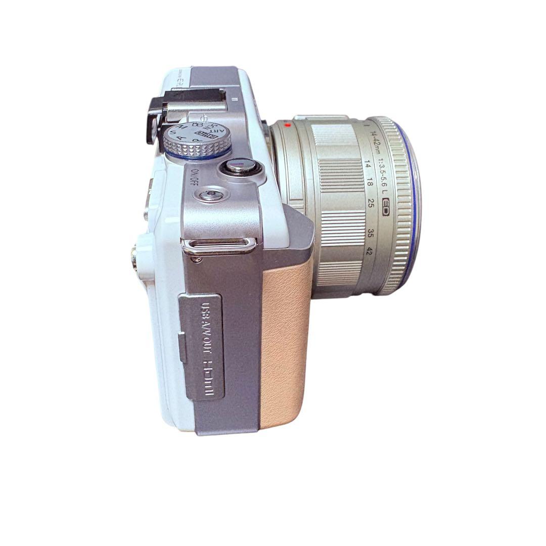 美品　付属品充実 OLYMPUS PEN E-PL1　ミラーレスカメラ　白
