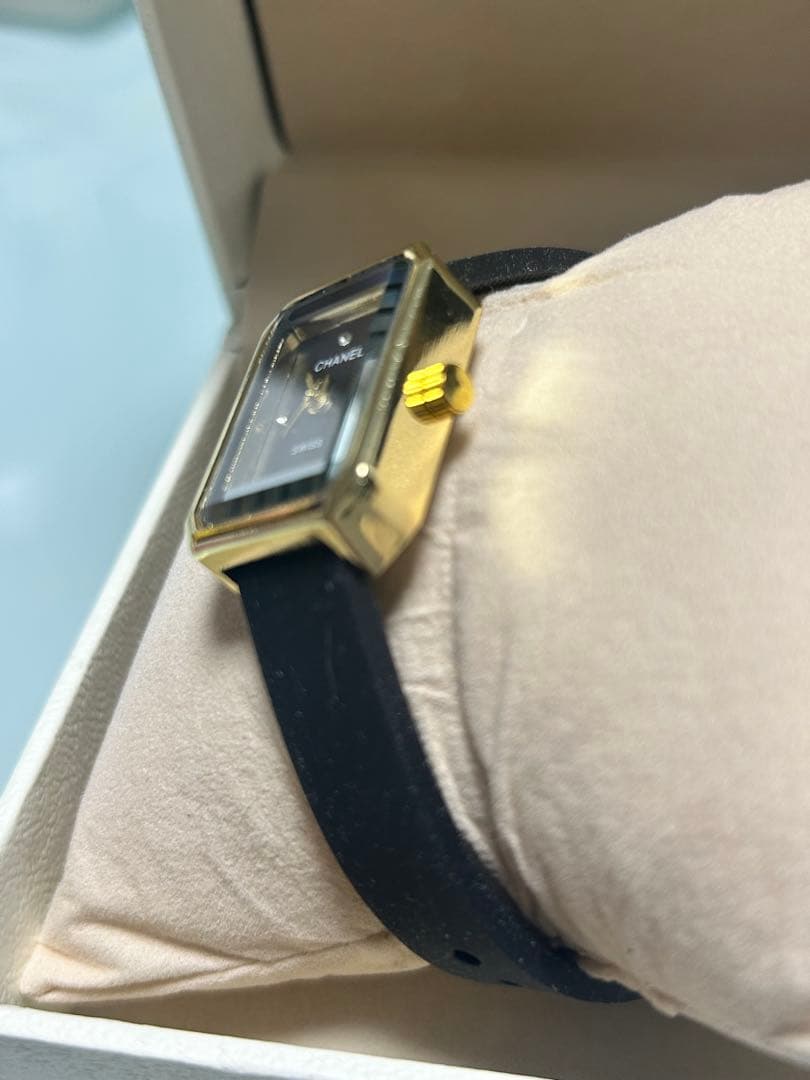 ゴールドブラック腕時計