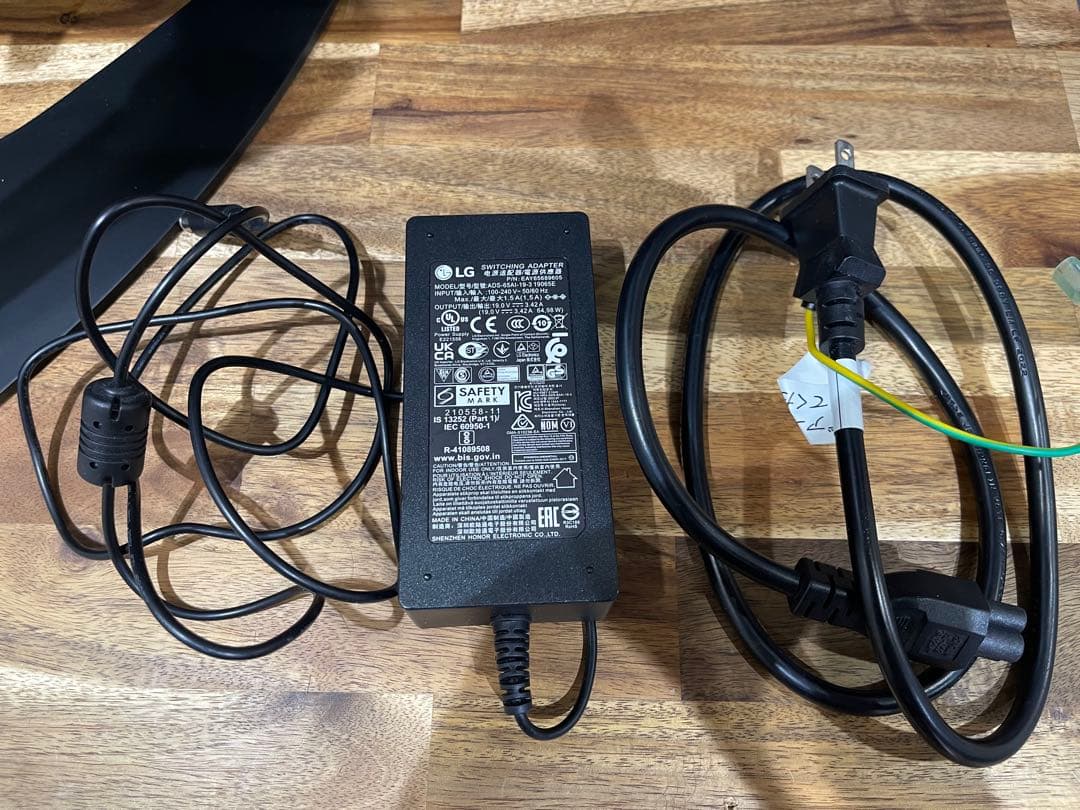 【美品】LG ゲーミングモニター UltraGear 31.5インチ