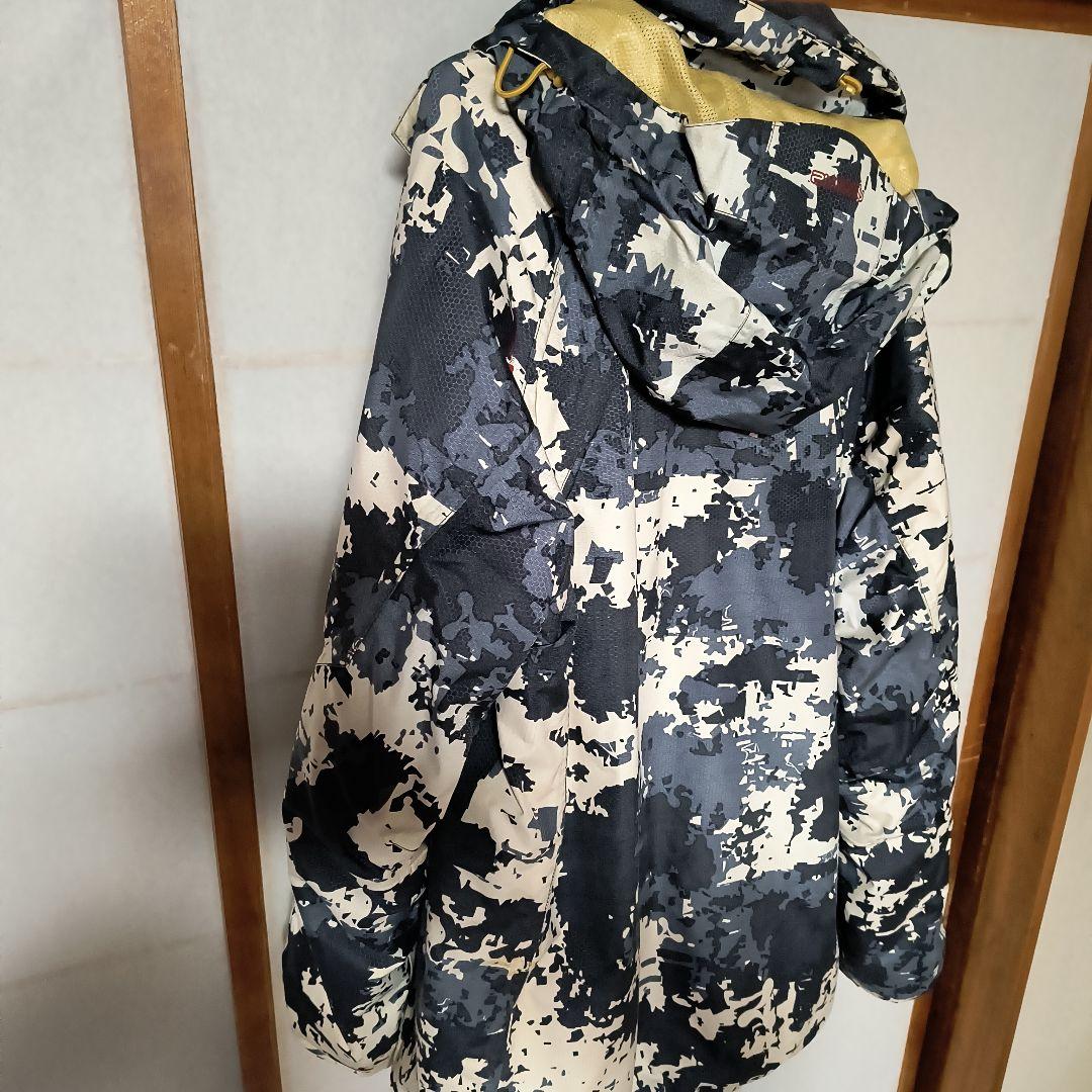 スノボウェア 迷彩ジャケットとパンツセット