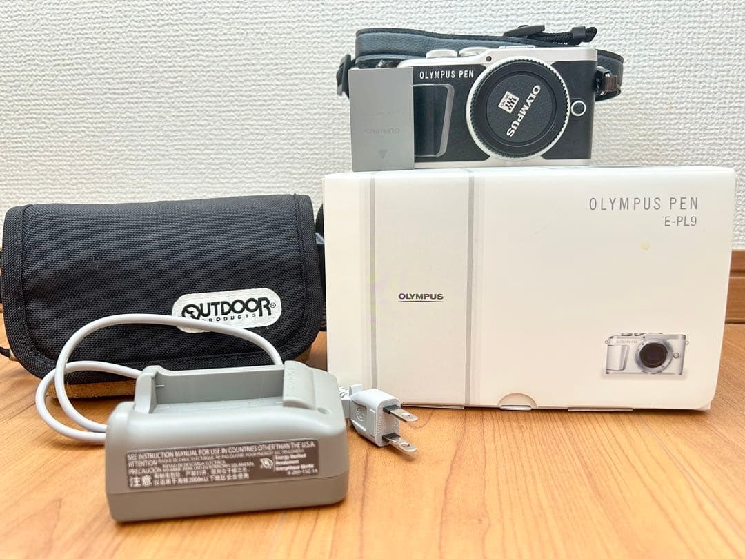 ✨最終値下げ✨OLYMPUS PEN E-PL9 シルバー 本体と付属品