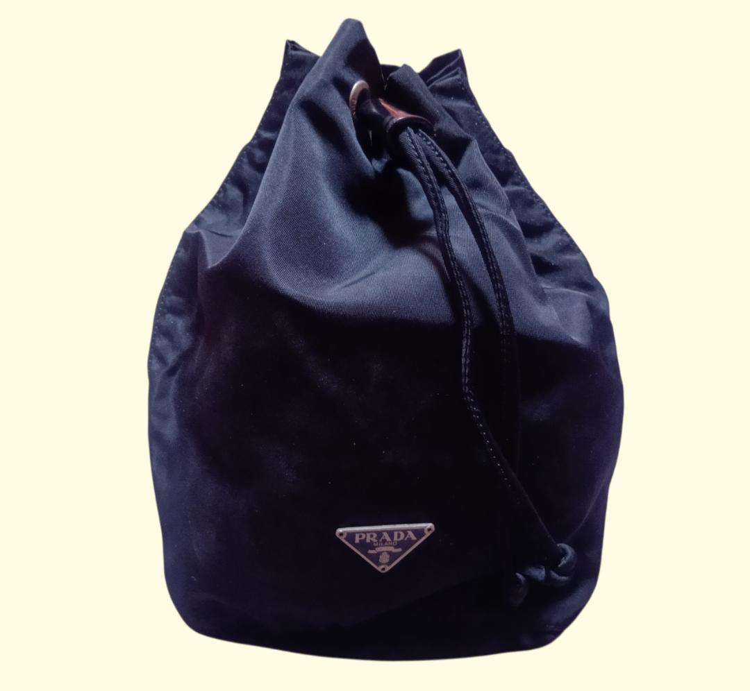 PRADA ブラック ナイロン ポーチ　未使用　美品