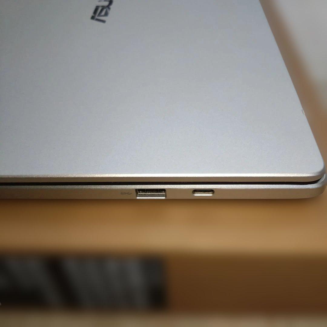 ASUS Chromebook c523na シルバー